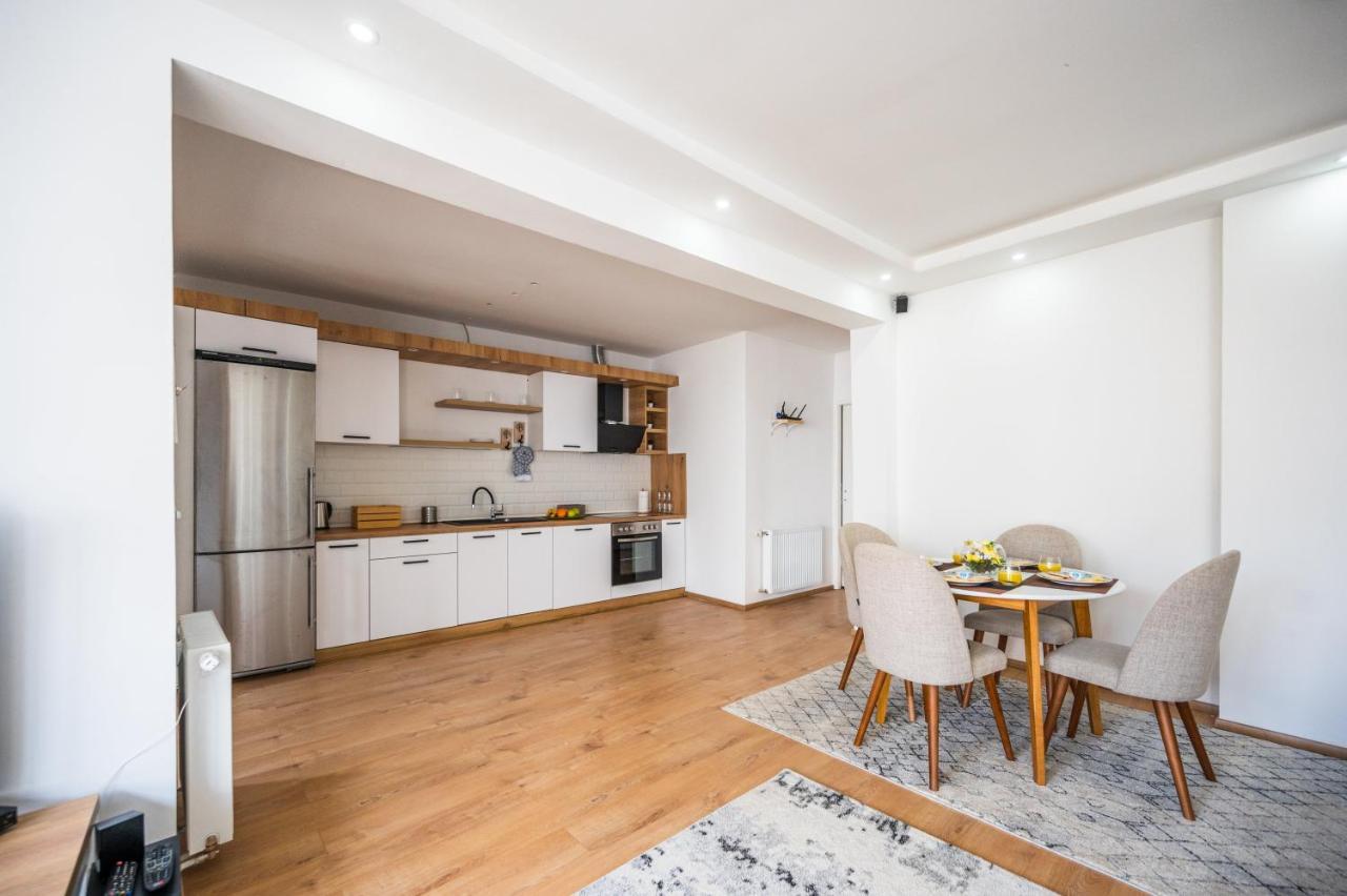 Spacious And Bright 2Bdr Apartment In The Old Town SJJ Eksteriør billede